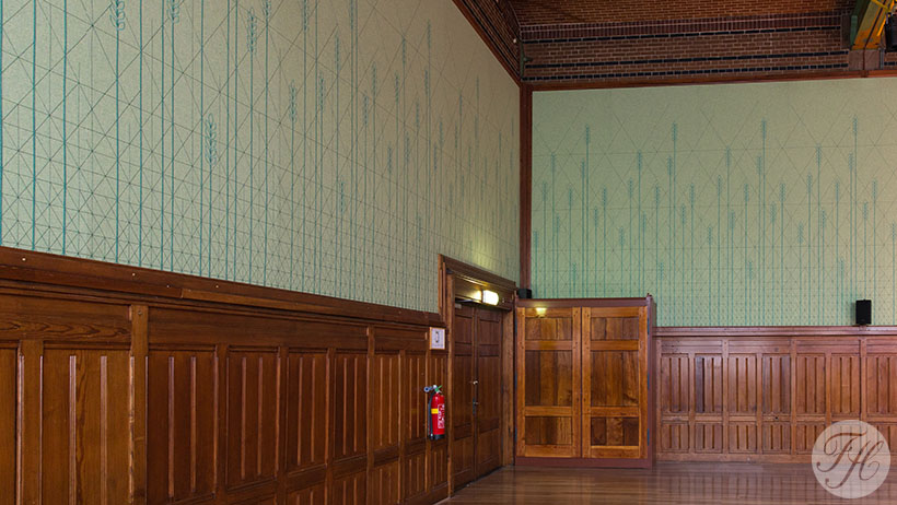 stoffen wandbespanning met lakenvilt aangebracht in Veilingzaal Beurs van Berlage Amsterdam