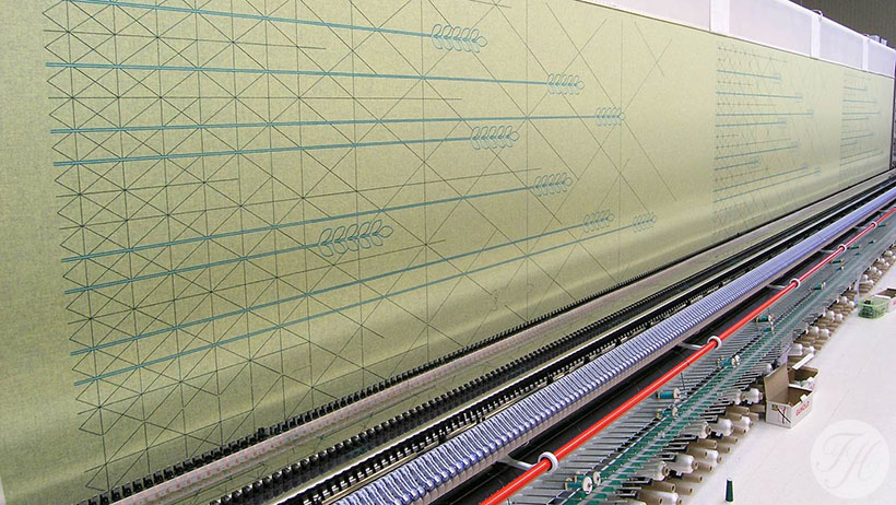 geborduurd patroon op ontworpen stof voor Beurs van Berlage wandbespanning