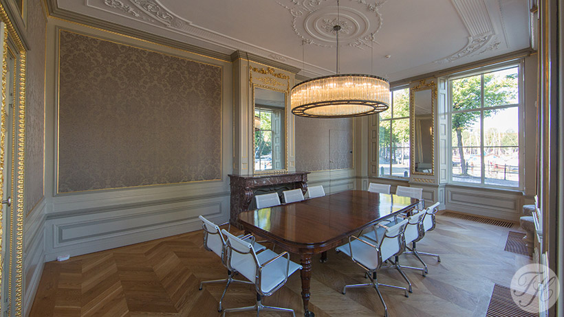 gespannen wandbespanning in stijlkamer monumentaal pand Dudok 