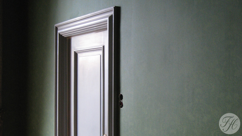 Klassieke betengeling Kasteel Duivenvoorde afgewerkt met groen behang