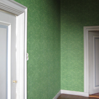 In prentenkabinet in kasteel Duivenvoorde te Voorschoten klassieke betengeling aangebracht en afgewerkt met grondpapier en behang