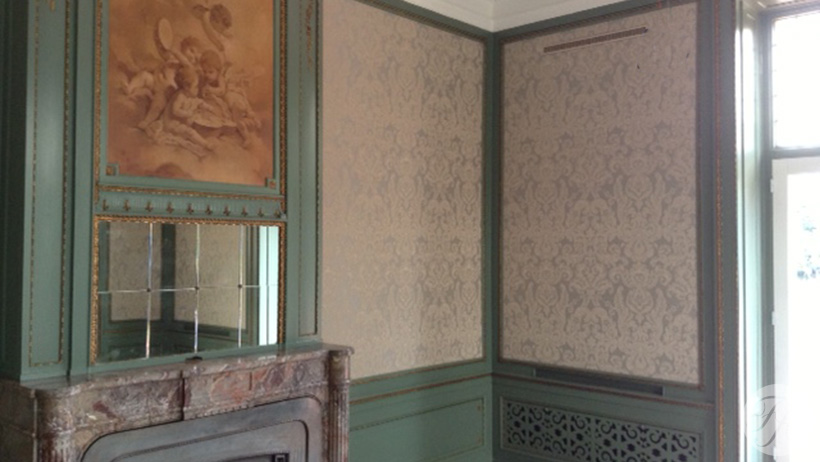 stoffen wandbespanning op betengelde ondergrond rijksmonument Villa Eemwijk