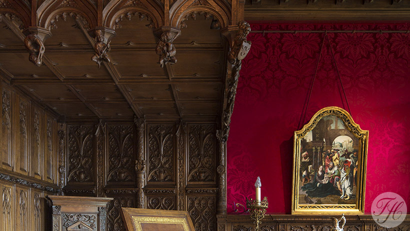 gespannen purperrode wandbespanning Kasteel van Gaasbeek