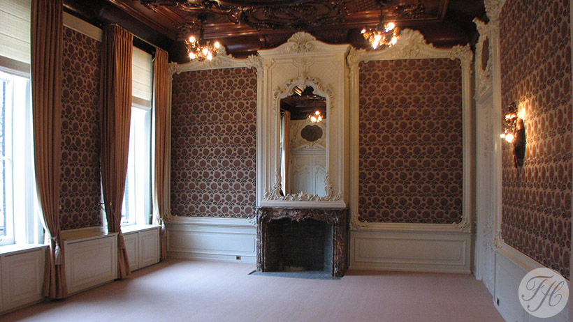 aanbrengen stoffen wandbespanning historisch grachtenpand  Herengracht 500 Amsterdam