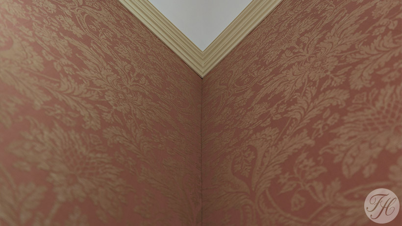 stoffen wandbespanning aangebracht in stijlkamer Huize Rhijnhof Leiden