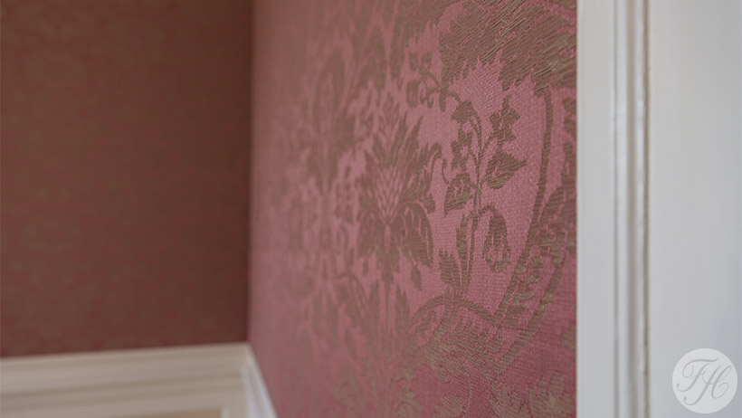 stoffen wandbespanning aangebracht in stijlkamer Huize Rhijnhof Leiden