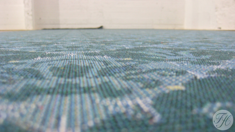 detail wandbespanningstof van Melvin Moti in Wiels centrum voor hedendaagse kunst in Brussel