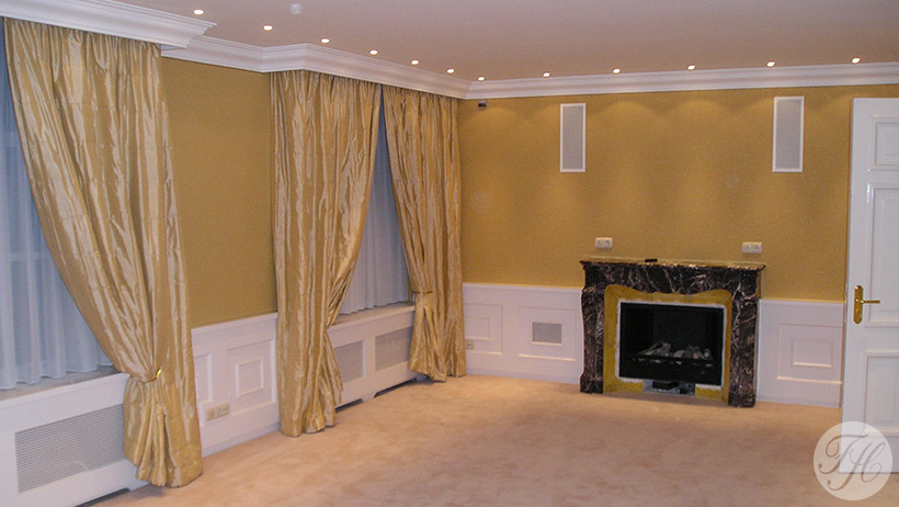 stoffen wandbespanning en passende gordijnen klassiek herenhuis met moderne uitstraling Amsterdam