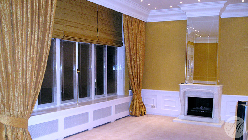 stoffen wandbespanning en passende gordijnen herenhuis met moderne uitstraling Amsterdam