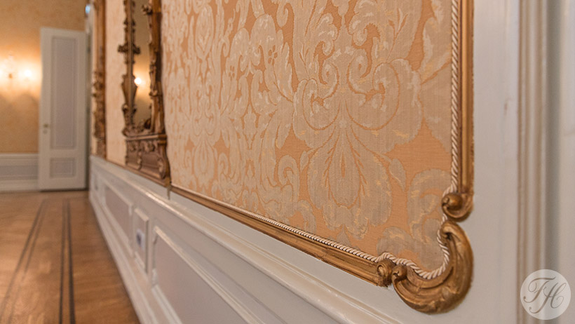 detail stoffen wandbespanning afgewerkt met koord Pulchri Studio Den Haag