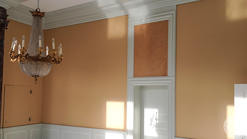 stoffen wandbespanning aangebracht in Kasteel Renswoude