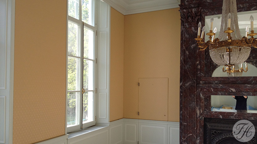 Blinde deur bespannen met stof en stoffen wandbespanning Kasteel Renswoude