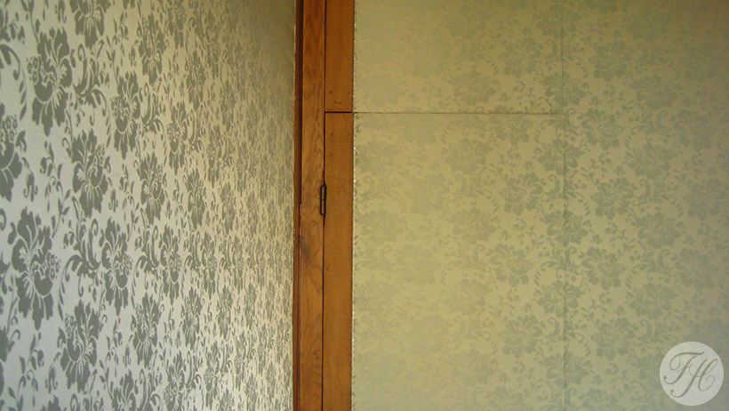 blinde deur afgewerkt met wandbespanningstof herenhuis Den Haag