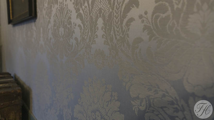 Aanbrengen stoffen wandbespanning in monumentaal pand Aerdenhout