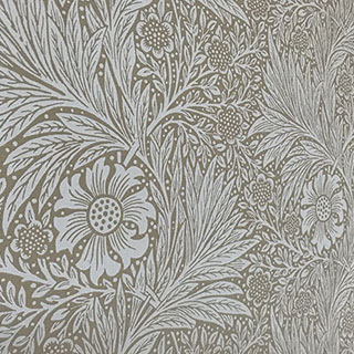 Aanbrengen behang op een klassiek betengelde ondergrond van opgespannen linnen en beplakt met grondpapier in stadsvilla Amsterdam