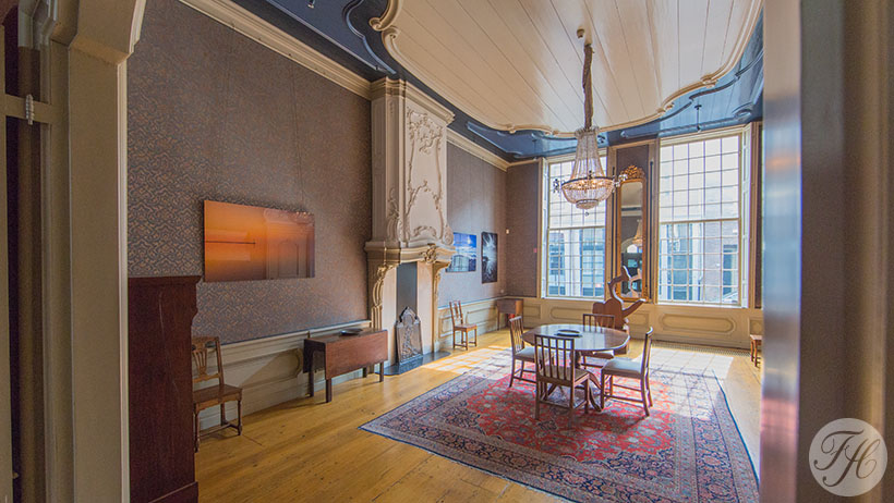 Stoffen wandbespanning monumentaal pand West-Indisch Huis Dordrecht