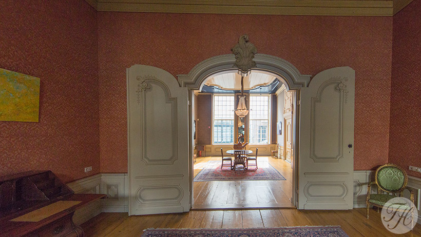 Stoffen wandbespanning monumentaal pand West-Indisch Huis Dordrecht